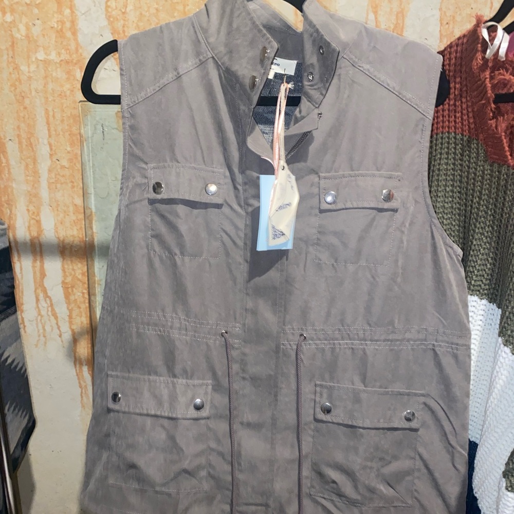 Entro vest, grey with beautiful print on back